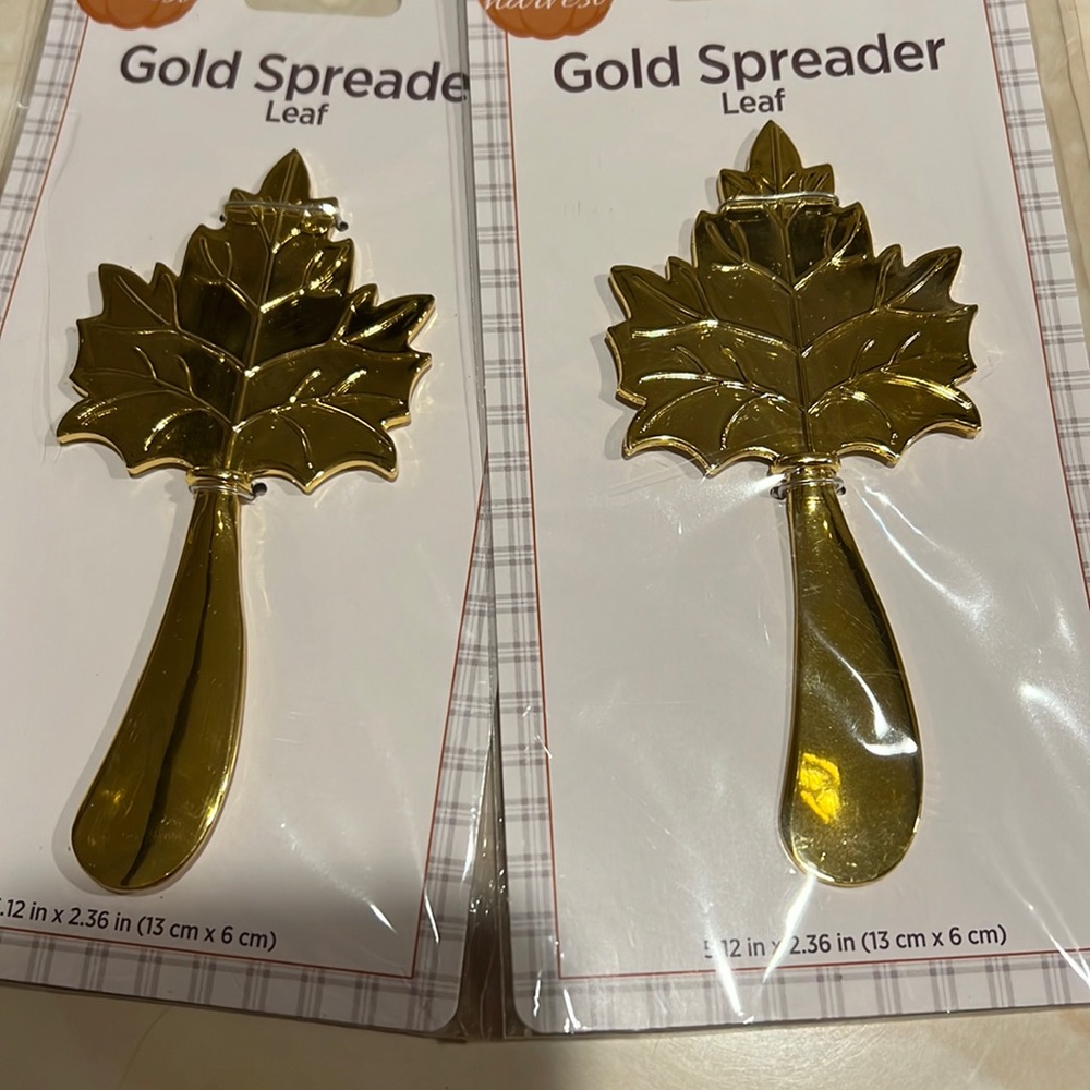 2pc NWT charcuterie board Leaf spreaders